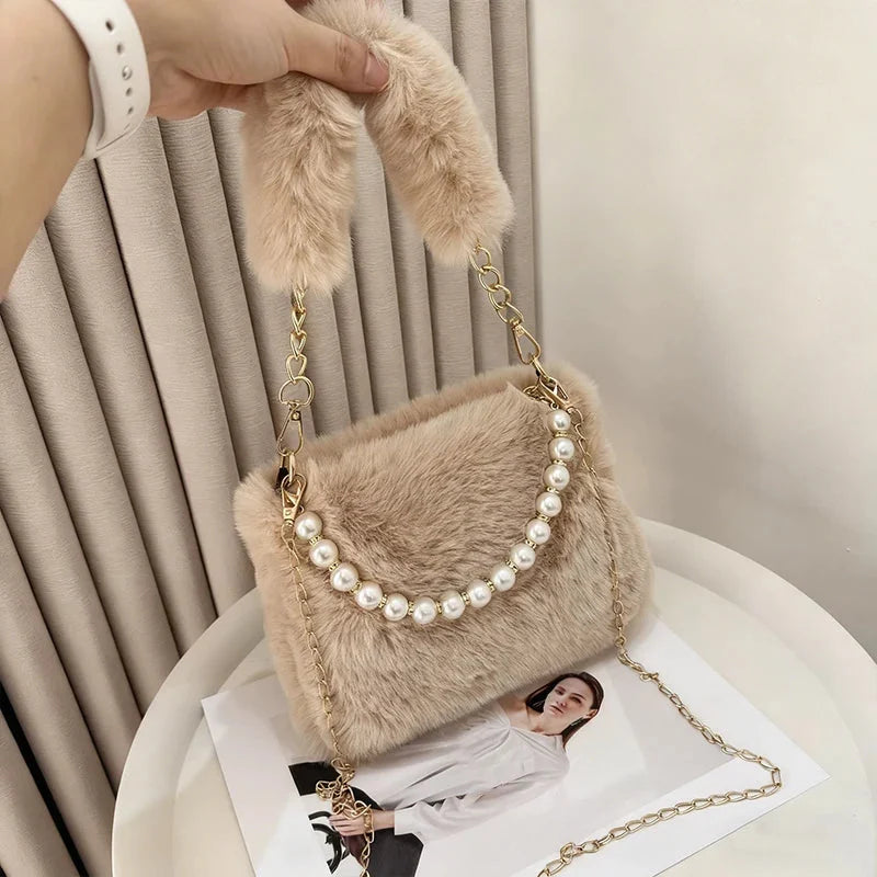White Fluffy Bag – Bild 3
