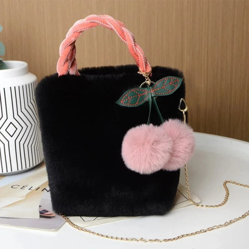 Weiße Felltasche – Bild 3