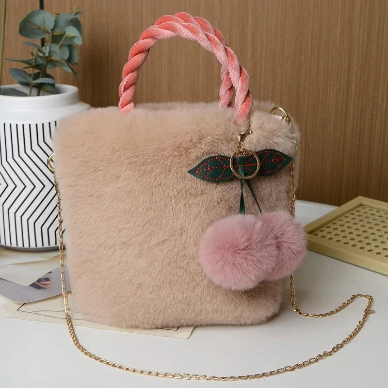 Weiße Felltasche – Bild 4